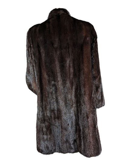 PUST à Paris
Manteau 3/4 en vison brun.
Taille...