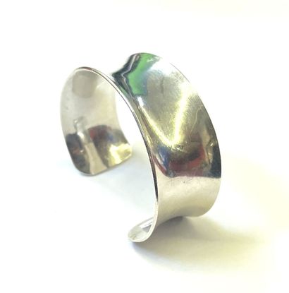 BRACELET manchette en argent.
6 x 5 cm
Poids...