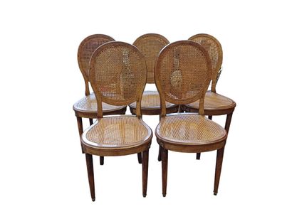 Suite de cinq chaises en hêtre et placage...