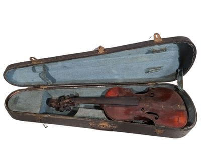 LE CELEBRE VOSGIEN
Violon un quart, la table...