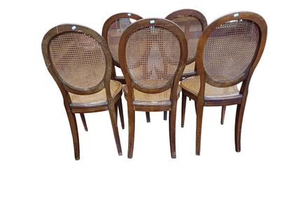 Suite de cinq chaises en hêtre et placage...