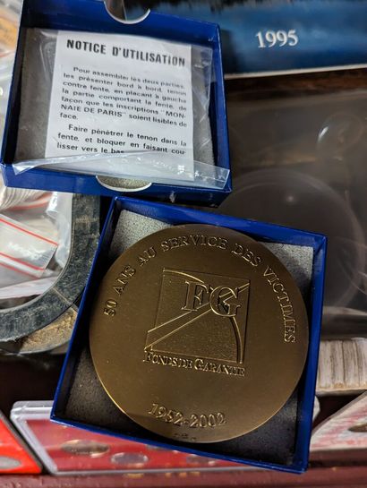 Importante collection de pièces de monnaies...