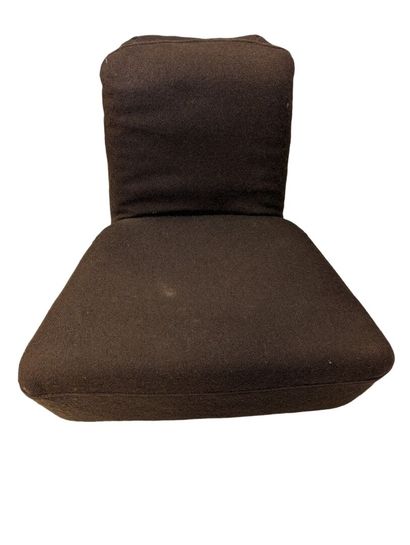 Édition STEINER
Chauffeuse en tissu marron...