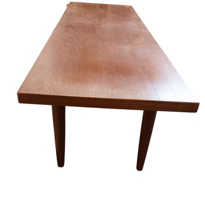 NILS JONSSON pour HUGO TROEDS
Longue table...