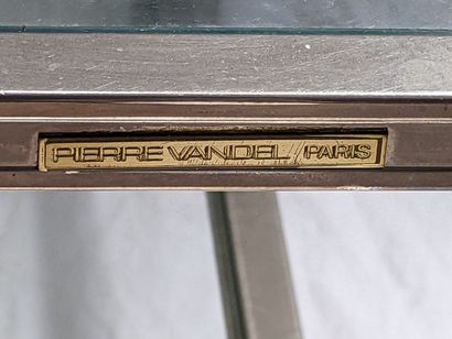PIERRE VANDEL
Table basse en métal argenté...