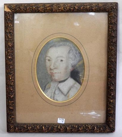 ECOLE FRANCAISE
Portrait d homme en costume...