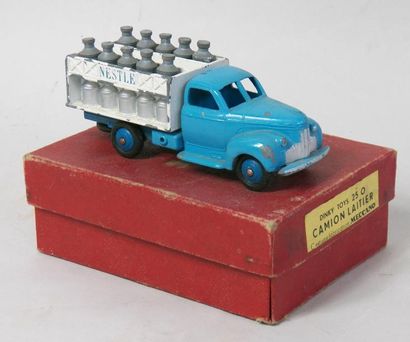 DINKY TOYS
Réf 25 - Camion laitier NESTLE...