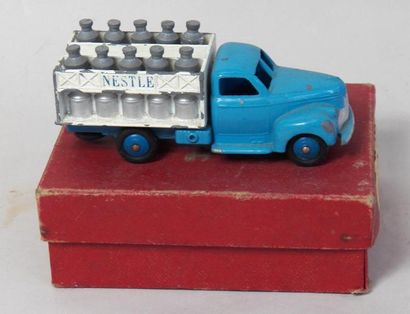 DINKY TOYS
Réf 25 - Camion laitier NESTLE...