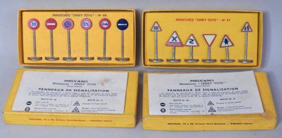 DINKY TOYS
Réf 40 - Panneaux de signalisation...
