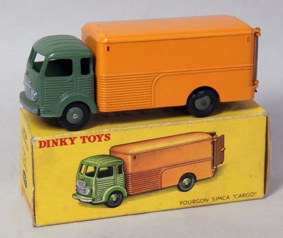 DINKY TOYS
Réf 33A - Fourgon Simca Cargo...