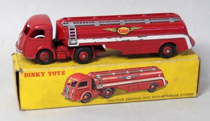 DINKY TOYS
Réf 32C - Tracteur Panhard avec...
