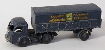DINKY TOYS
Tracteur Panhard en tôle peinte...