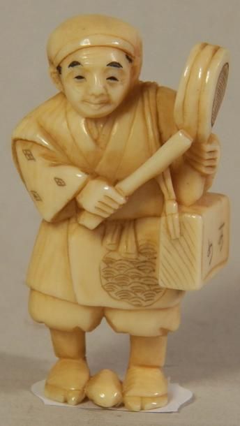 Netsuke en ivoire à belle patine d?un amuseur...