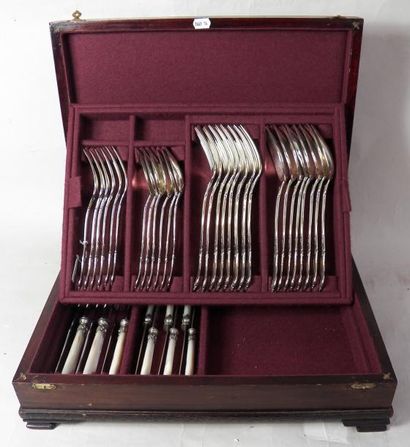 Ménagère 40 pièces 2.105 g argent massif...