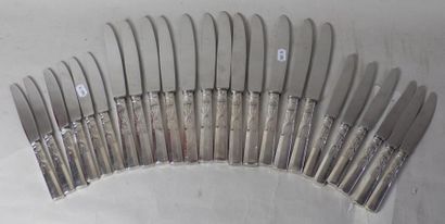 Ensemble de 24 couteaux 1995 g (brut) argent...