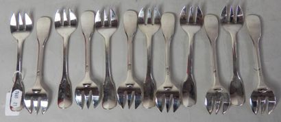 12 Fourchettes à huitre 330 g argent massif...
