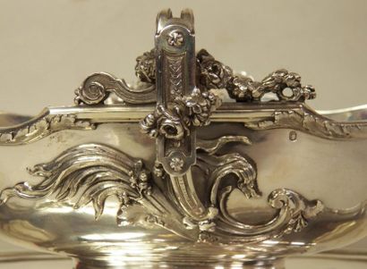 Saucière sur plateau en argent massif. Poids:...