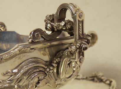 Saucière sur plateau en argent massif. Poids:...