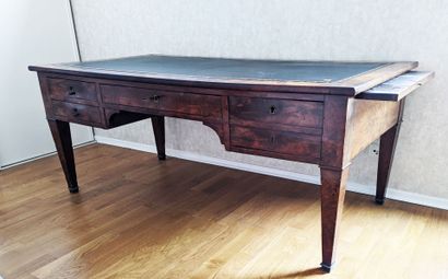BUREAU plat en acajou et placage d'acajou...