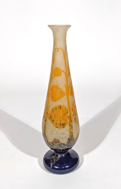 LE VERRE FRANCAIS (Attribué à)
Vase fuselé...