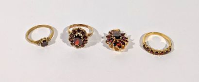 Lot en vermeil 925‰sertie de pierres rouges...