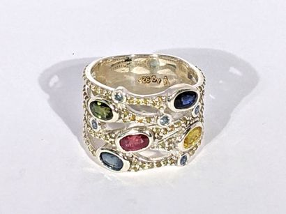 BAGUE en argent 925‰ sertie de saphirs multicolores.
TDD...
