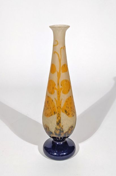 LE VERRE FRANCAIS (Attribué à)
Vase fuselé...