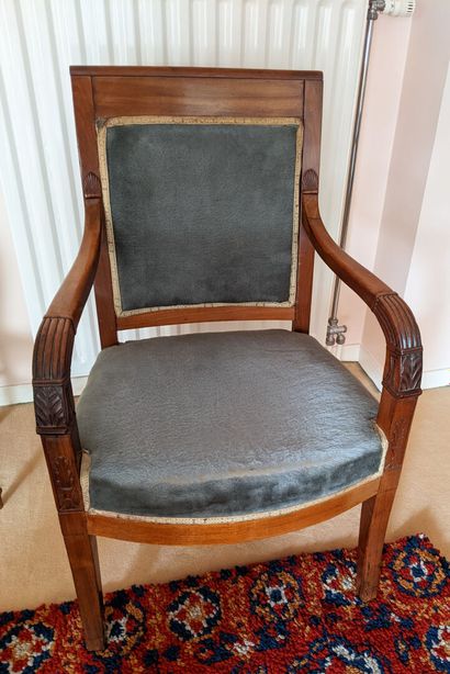 FAUTEUIL en acajou et placage d'acajou à...