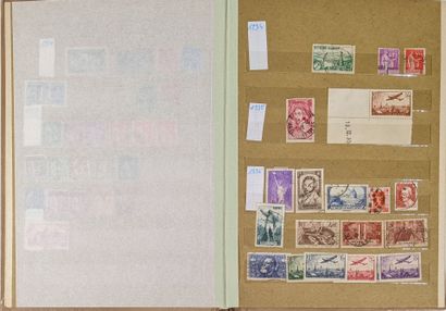 LOT DE TIMBRES FRANCAIS Dont de 1923 à 2008,...