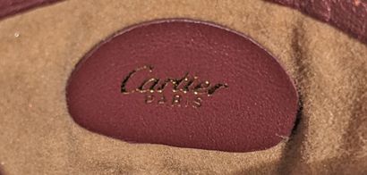 CARTIER
Étui à lunette en cuir lisse bordeaux.
(petites...