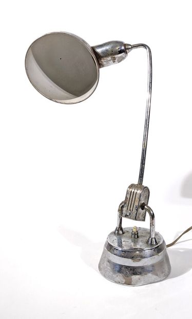 LAMPE D'ATELIER en métal chromé.
Milieu du...