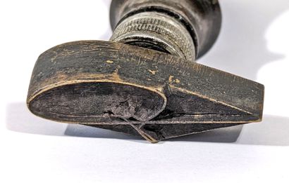 LOT DE DEUX CACHETS en bois et métal l'un...