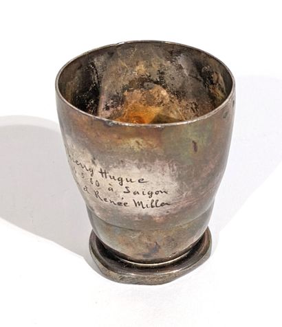 PETITE TIMBALE en argent 925‰ portant un...