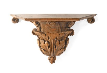 CONSOLE D'APPLIQUE en chêne sculpté d'un...