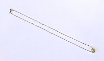 COLLIER en argent 925‰ à pendentif rond serti...