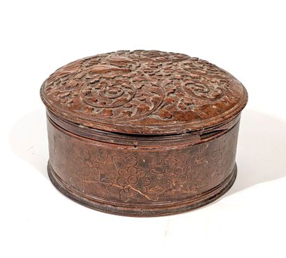 BOITE RONDE en bois de Sainte-Lucie, le couvercle...