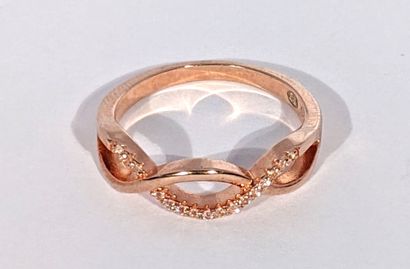 BAGUE en vermeil rose 950‰ à motif s'entrecroisant...