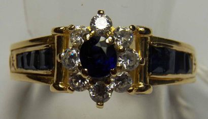 KORLOFF
Bague en or jaune centrée d'un saphir...