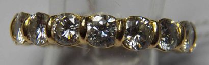 Alliance en or jaune sertie de diamants taille...
