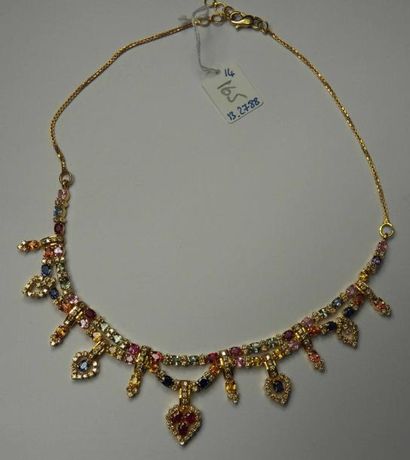 Collier draperie en or jaune à motif de pampilles...