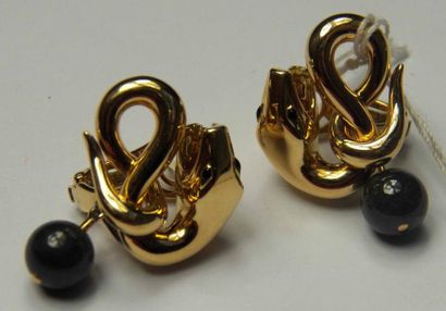 BOUCHERON
Paire de boucles d'oreilles formant...