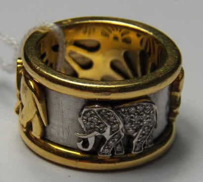 Bague en or jaune orné d'un anneau tournant...