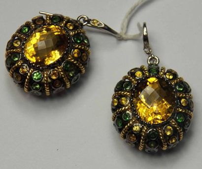 Paire de pendants d'oreilles ovales en argent...