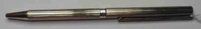 DUPONT
Stylo à bille en métal argenté