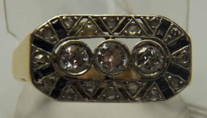 Bague Jarretière en or de deux tons, le plateau...