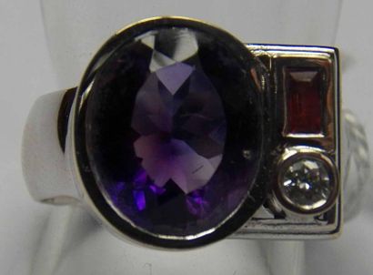 Bague asymétrique en or gris ornée d'une...
