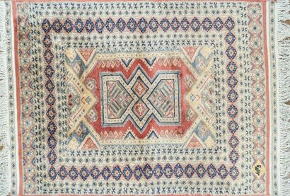 CAUCASE
Tapis mécanique kazak en laine à...