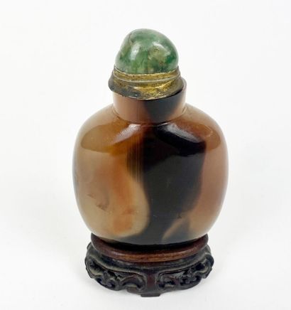 CHINE, XXe siècle
Flacon tabatière en agate...