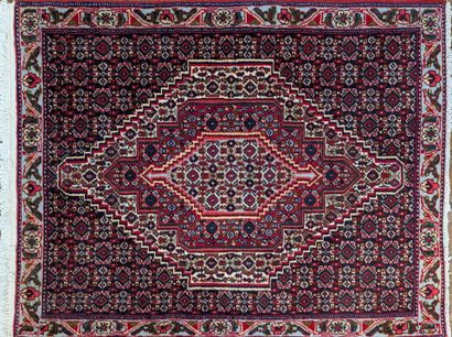 Réunion de quatre tapis en laine nouée à...