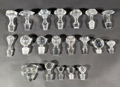 Ensemble de bouchons de carafes en crist...